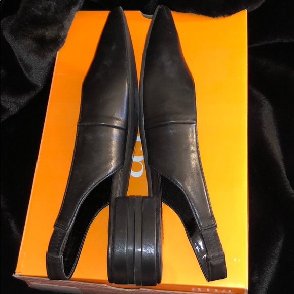 Black pointed toe flats! Perfect condition 🤩 - Picture 3 of 3